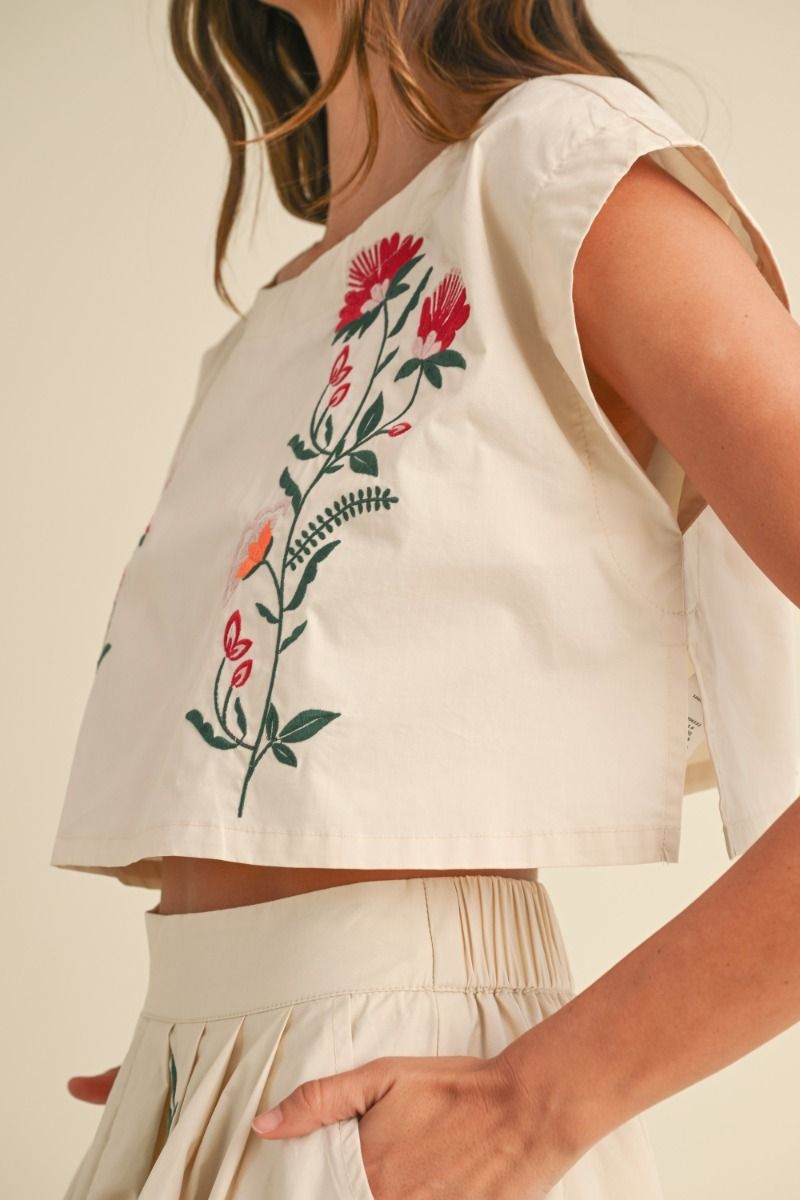 EMBROIDERED FLORAL CROP TOP - CREAM TOP -   